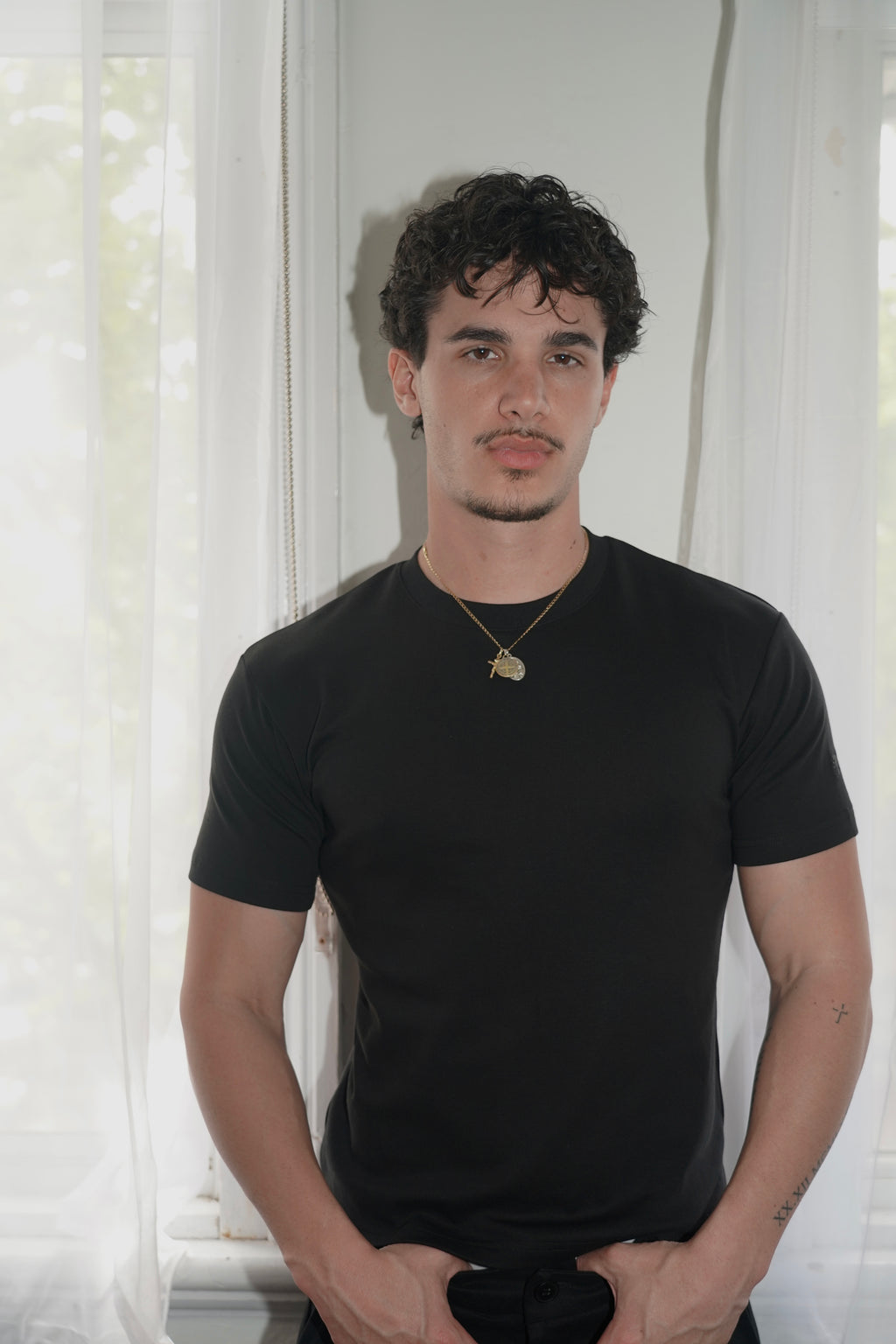 milano fitted tee — black