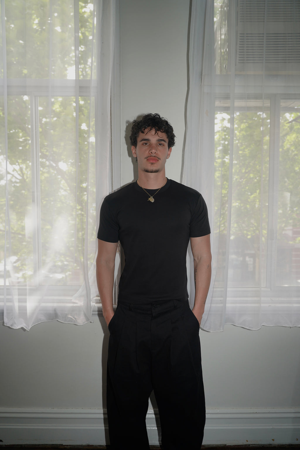 milano fitted tee — black