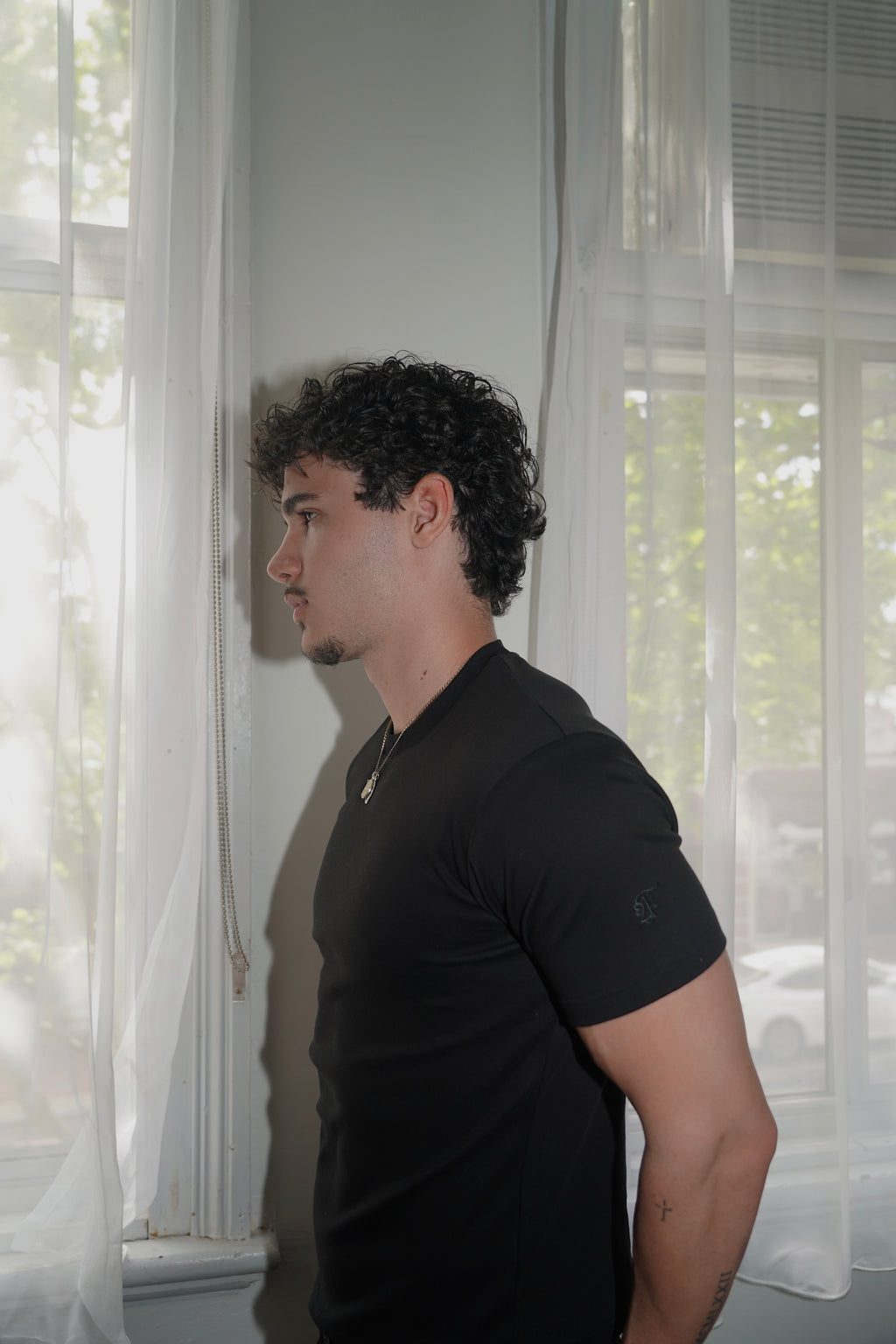 milano fitted tee — black