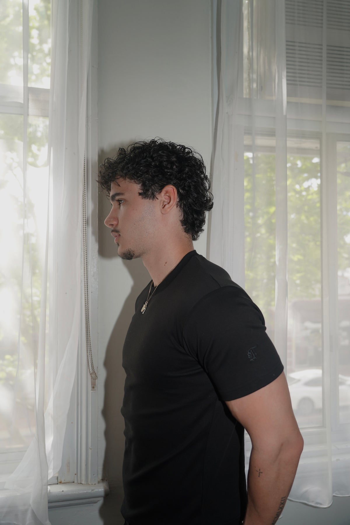 milano fitted tee — black