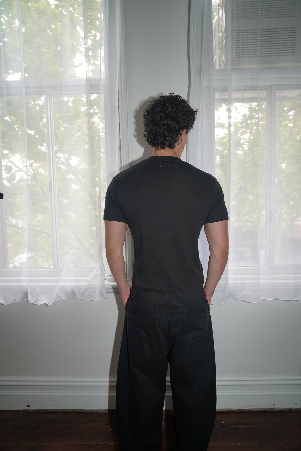 milano fitted tee — black